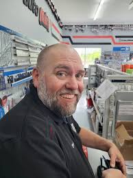 Aujourd'hui c'est l'anniversaire de notre cher collègue Daniel Mailloux !!  Si vous lui parler, souhaitez lui "bonne fête"🥳