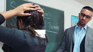 Strict teacher dominates over obedient school girl - SexVid.xxx