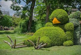Le Poussin Du Jardin Des Plantes Voyage A Nantes 2014 Topiary Garden Beautiful Gardens Topiary