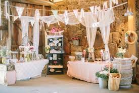 Dekorasi tema vintage ini bisa kamu bikin sendiri bersama pasangan lho, sehingga kamu bisa menekan biaya pernikahanmu. 7 Ide Dekorasi Pernikahan Vintage Yang Lagi Ngetren Courtina Courtina