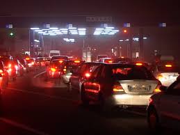 Cozile de maşini care aşteaptă să intre în ţară se întind pe câţiva kilometri. AglomeraÅ£ie La IeÈ™irea Din Romania LucrÄƒtorii Din Diaspora Se Intorc La MuncÄƒ In StrÄƒinÄƒtate Gazeta RomaneascÄƒ Italia