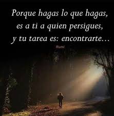 Hagas lo que hagas seras juzgado, humillado, te burlaran, te dirán no puedes, buscaran mil motivos para hacerte quedar mal, te engañaran, te tenderán una mano y luego te abandonaran, cuando estés bien te envidiaran y tus caídas. Frases Porque Hagas Lo Que Hagas Es A Ti A Quien Persigues Y Tu Tarea Es Frases De Dar Gracias Frases De Seguir Adelante Frases Espirituales