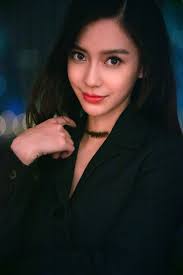 Seriously, just enjoy the view; Cdrama Tweets On Twitter Angelababy In Dior For The Hong Kong Society Of Cinematographers Awards Ceremony Where She Nabbed The Most Charming Actress In The Eyes Of Cinematographers Award Alongside Louiskoo æ¨é¢–