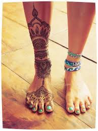 One Foot With An Akiyo Styled Layout Henna Tattoo Designs Henna Tattoo Leg Henna