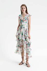 Abito lungo in georgette di viscosa stampata a disegno cashmere, con volant e taglio in vita. Abito Lungo In Georgette Bianco A Stampa Macchie Multicolor Con Gonna A Balze E Maniche A Volant