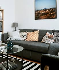 جولة في منزل عائلي عصري صغير أحادي اللون Ikea