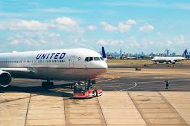 Free Stock Photo of United Airlines airplane preparing for departure | Download Free Images and Free Illustrations