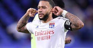 Twitter, lyon'un yıldızı memphis depay'ın ismini yazan kullanıcıları kuralları ihlal ettiği için yasaklıyor. Depay Focused On Ol