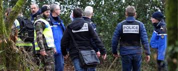 Lydie, sa compagne, l'aurait rejoint dans une autre voiture, mais serait c'est seulement après cette tentative de ménage qu'hubert caouissin aurait chargé les corps des victimes dans la peugeot 308 de sébastien. Affaire Troadec Hubert Caouissin Principal Suspect Se Montre Cooperatif Avec Les Juges