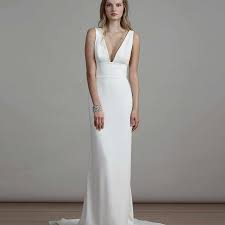The ball gown wedding dress style is perfect for those brides looking for a fairytale wedding dress. 100 Wedding Dresses Perfect For Petite Figures