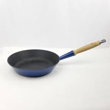 Le Creuset Blue Skillet Pan Is In Great Condition There Is Some Burnt On Grease Inside On The Cast Iron Enamel Looks Le Creuset Blue Wood Handle Cast Iron
