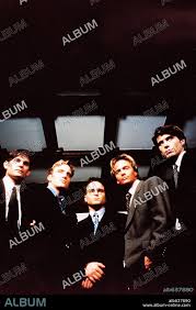 HENRY THOMAS, JAY MOHR, JEREMY SISTO, JOHNNY GALECKI and SEAN PATRICK  FLANERY in SUICIDE KINGS, 1997, directed by PETER O'FALLON. Copyright  ARTISAN ENTERTAINMENT. - Album alb637890