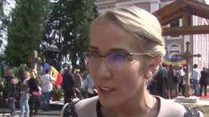 Mormantul craisorului, se afla langa gorunul lui horia, in incinta bisericii ortodoxe din localitatea tebea, judetul hunedoara. Ramona Ioana Bruynseels La Mormantul Lui Avram Iancu Este Trist CÄ La 147 De Ani De La Moartea Lui In Romania CetÄÈenii Sunt IncÄ SupuÈi Abuzurilor Antena 3