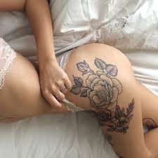 Roses may be red, and violets blue, but have a sunflower and you'll never be blue. 13 Sensual Thigh Side Tattoos For Women Tattoodo