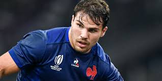 Antoine Dupont a été opéré : on sait enfin si le capitaine des Bleus va  pouvoir revenir en équipe de France - Voici
