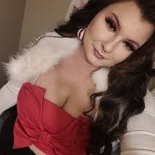 Kristin Winters's Instagram, Twitter & Facebook