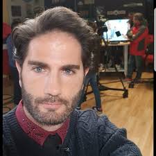 Anibal Navarro Oficial added a...