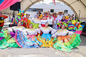 FolclorHFLLA🎉 Continúa la muestra cultural con la ...