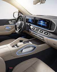 Mercedes Benz Gls 2020 Nova Geracao Do Suv De Grande Porte Ganhou Visual Bem Mais Moderno E Alinhado Com A Lingu Sports Cars Luxury Fancy Cars New Luxury Cars
