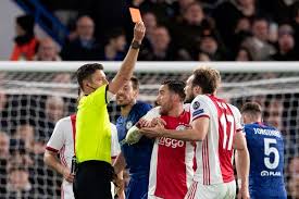 De kampioenswedstrijd is al 78' minuten aan de gang als viktor fischer een rode kaart krijgt en naar die kamer moet waar iris staat. Uefa Staat Beroep Ajax Tegen Rode Kaart Niet Toe Het Parool