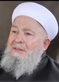 Rahman ve rahim olan Allah'ın adıyla. {2﴿İşte kitap; onda asla şüphe  yoktur. O, günahtan sakınanlar için bir rehberdir. {3}(Onlar) gayba iman  ederler, namazı kılarlar, kendilerine verdiklerimizden hayra harcarlar; {4}  Sana indirilene ve