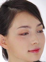 赤アイシャドウが似合わない おすすめメイク方法 アイシャドウ 赤 アイメイク 赤 メイク方法