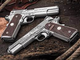 قيم صورة السلاح في الكامينت رشاش سلاح سلاحي كلاشنكوف مسدس قناص طلق رصاص رصاصة armes arme armes personnalisees