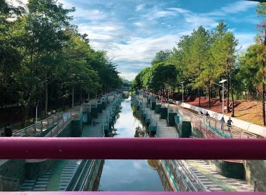 Taman Kota 2 BSD, Januari 2021. Belum rampung. Tapi ini akan jadi opsi  wisata warga Tangsel yang di tunggu-tunggu. Disini tersedia jogging track,  sepeda, playground untuk anak-anak & lengkap dengan wisata kuliner