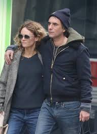 Vanessa paradis et samuel benchetrit sont plus heureux et amoureux que jamais. Vanessa Paradis And Samuel Benchetrit Stills Out In Paris Celebskart