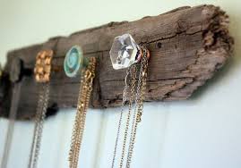 Un Porte Collier Fait Maison Avec Images Organisateur De Bijoux Diy Rangement Bijoux Porte Bijoux