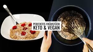Zubereitet werden die low carb frühstücksmuffins aus eiern, gemüse und ein paar anderen lebensmitteln, die man nach belieben. Keto Porridge Rezept I Veganes Low Carb Fruhstuck Schnell Einfach Youtube
