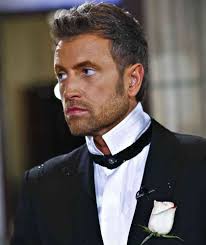 Toate tricourile semnate catalin botezatu sunt confectionate din materiale de calitate, moi si placute la purtare. Catalin Botezatu Fashion365