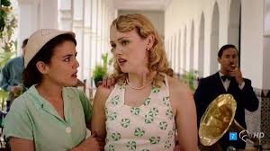 El Tiempo Entre Costuras Capitulo 5 Sira Quiroga Vestido Verde Y Rosalinda Fox Vestido Blanco Con Estrellas Costuras