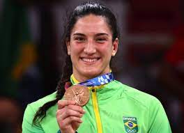 Em tóquio, as meninas são as que tem alguma chance de surpreender. Olimpiada De Toquio Judoca Mayra Aguiar E 1Âª Brasileira Com 3 Medalhas Individuais Veja Lista Dos Maiores Medalhistas Do Brasil Bbc News Brasil