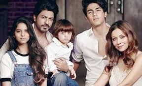 Mulia allah mati! jika kata ini dicetuskan di indonesia, tentulah pihak yang berwajib akan segera menangkap orang yang bersangkutan untuk dimasukkan ke balik terali besi. Nikah Beda Agama Shah Rukh Khan Sempat Minta Istri Bercadar Ganti Nama
