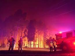 Nearly 60 homes have been destroyed on the outskirts of perth as australia's most damaging bushfires this summer burn out of control and ash falls over the city of two million people.at least 80 per. Australia S Perth Battles Bushfire Amid Covid 19 Lockdown Oceania Gulf News