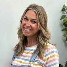 Julie Crumpler's Instagram, Twitter & Facebook