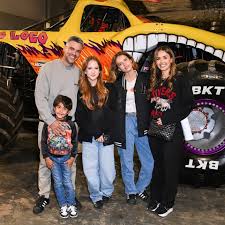 Jessica Alba - #MonsterJam fam 🛻🤘🏽🚌🛞 | Facebook