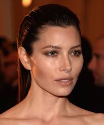 12 fashion girl approved ways to wear a septum ring jessica biel faux septum nose piercing