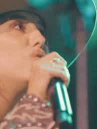 Machine Gun Kelly menambahkan foto baru.