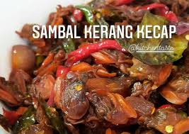 Kemudian tumis bawang sampai mengeluarkan bau wangi, lalu masukkan margarin dan aduk sampai meleleh. Cara Membuat Sambal Kerang Kecap Lengkuas Sedap Resep Us