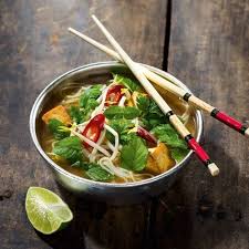 Pho Bo Nudelsuppe Mit Rindfleisch Rezept Nudelsuppe Pho Suppe Asiatische Rezepte