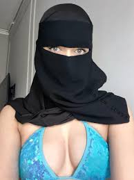 Jummah Mubarak! Let me bless you with a photo of your favorite niqabi 😉 :  rHijabiXXX