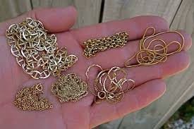 The first way to tell if gold jewelry is real or not is to place a magnet next to the piece of gold. 3 Simple Tricks To Tell If Your Gold Is Real Gold Buyers