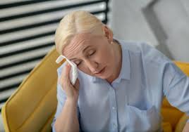 Senzatie de caldura survenita in mod brusc, in valuri, predominant la fata. Semne Ale Menopauzei De La Ce Varsta Sunt Normale