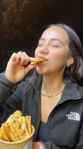 🎨 El artista y el arte… obviamente los mejores elotes. 🌽, 🎨 The artist  and the art… obviously the best elotes! 🌽, #elotesenvancouver  #cornonthecob #esquites #vancouver #joycestation