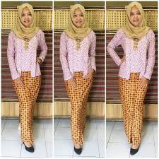 Model kebaya batik rok memiliki seni motif batik yang khas sebagai solusi terbaik untuk gaya fashion batik kamu. Model Terbaru 16 Rok Span Panjang Belah Depan