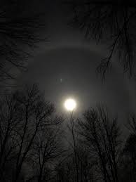 A full moon tonight will light up the skies under the guise of the august sturgeon moon here in the uk, the moon will peak in brightness at about 4.58pm bst but will not be seen until later tonight. This Is How The Moon Looked Tonight In Michigan Why Is There A Perfect Circle Around It Though Imgur