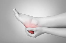 Kasus pergelangan kaki banyak dikeluhkan pada beberapa orang sewaktu kita melakukan aktifitas hilangnya kesetabilan pergelangan kaki anda. Telapak Kaki Sakit Bisa Jadi Ini Penyebabnya Alodokter