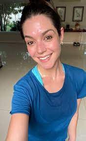 Thais fersoza comes to the timeline in the showbiz arena when acted in the romantic television drama series 'the clone' in 2001. De Cara Lavada Thais Fersoza Incentiva Seguidores A Treinar Lifestyle R7 Bem Estar